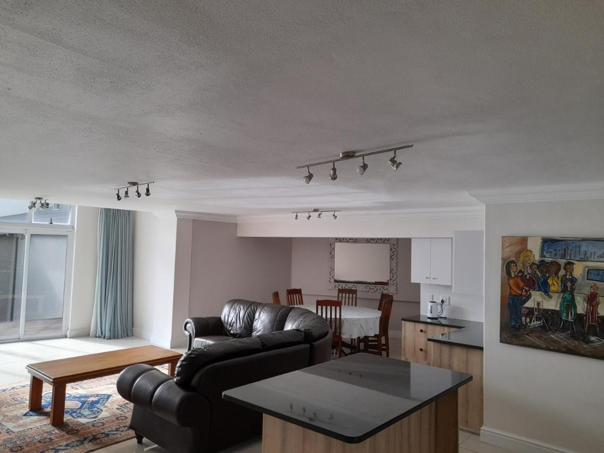Beach Club Self Catering Apartments Mossel Bay Eksteriør billede