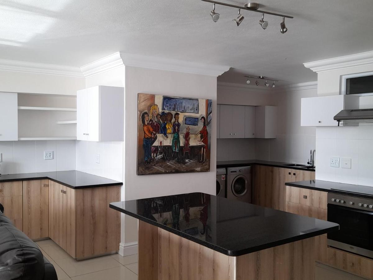 Beach Club Self Catering Apartments Mossel Bay Eksteriør billede