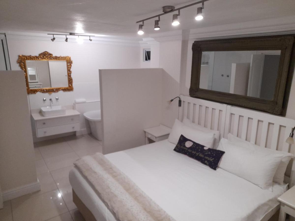 Beach Club Self Catering Apartments Mossel Bay Eksteriør billede