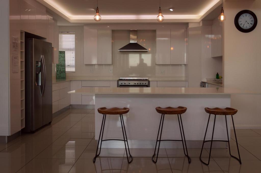 Beach Club Self Catering Apartments Mossel Bay Eksteriør billede