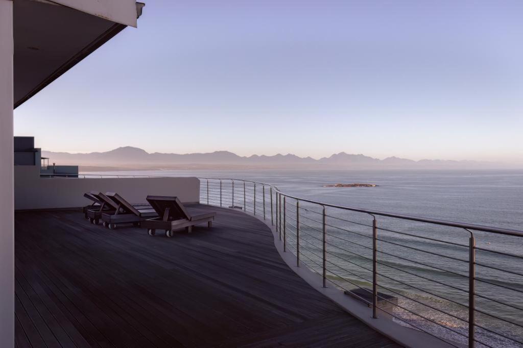 Beach Club Self Catering Apartments Mossel Bay Eksteriør billede