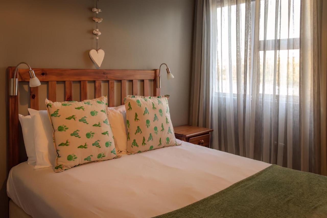 Beach Club Self Catering Apartments Mossel Bay Eksteriør billede