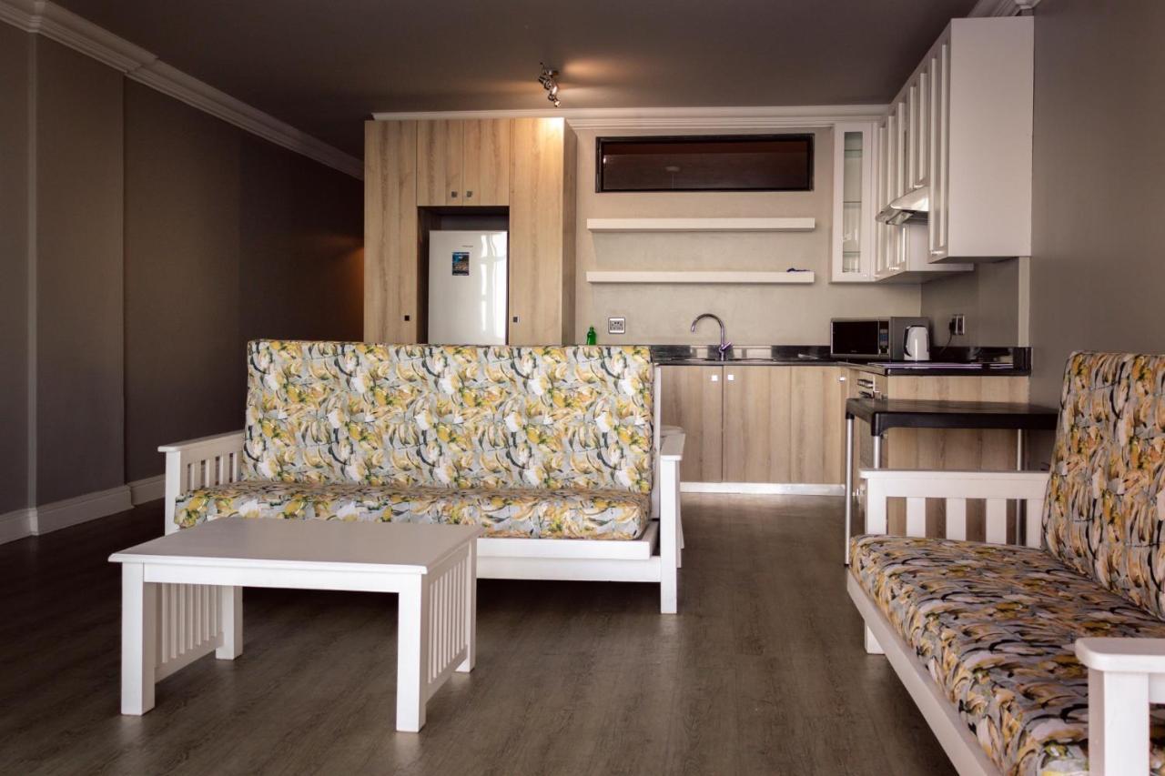 Beach Club Self Catering Apartments Mossel Bay Eksteriør billede