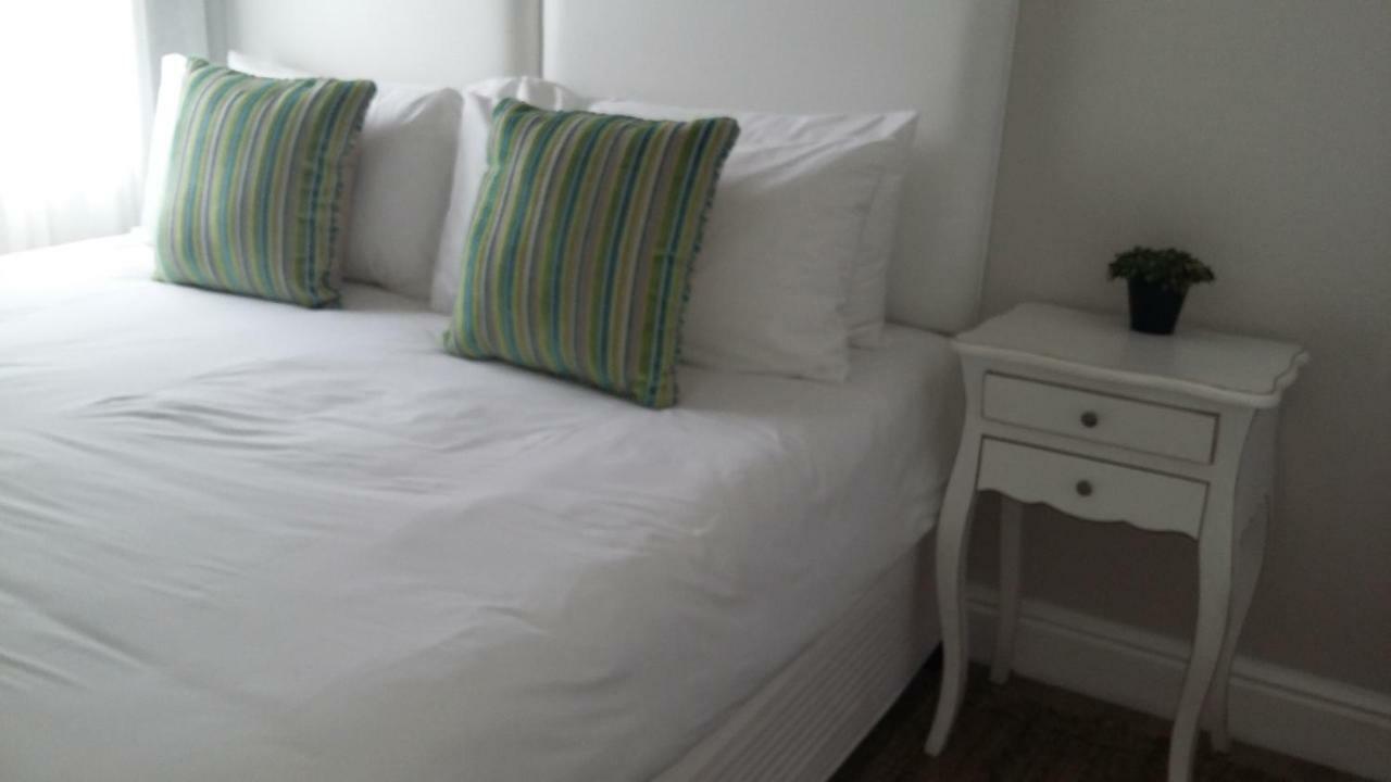 Beach Club Self Catering Apartments Mossel Bay Eksteriør billede