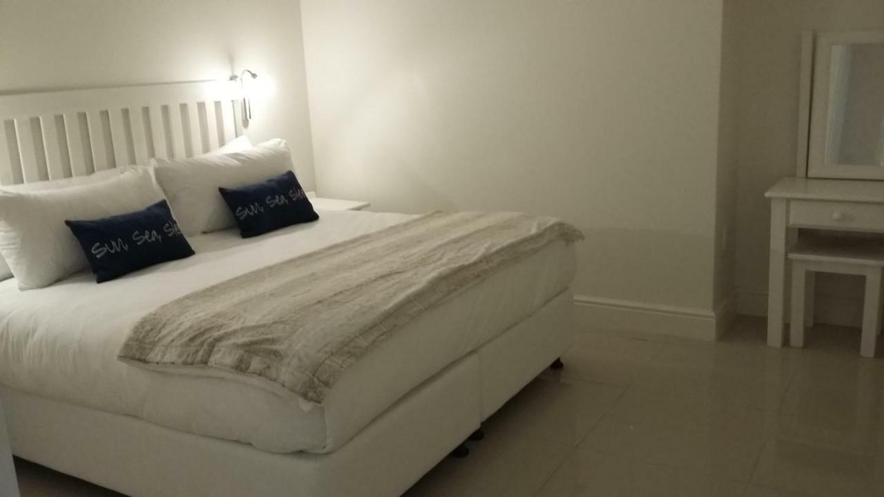 Beach Club Self Catering Apartments Mossel Bay Eksteriør billede