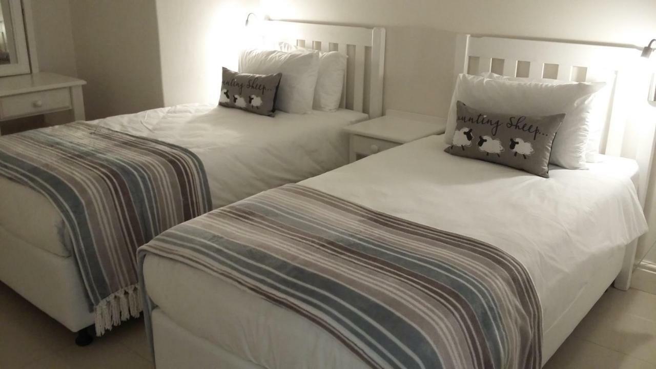 Beach Club Self Catering Apartments Mossel Bay Eksteriør billede